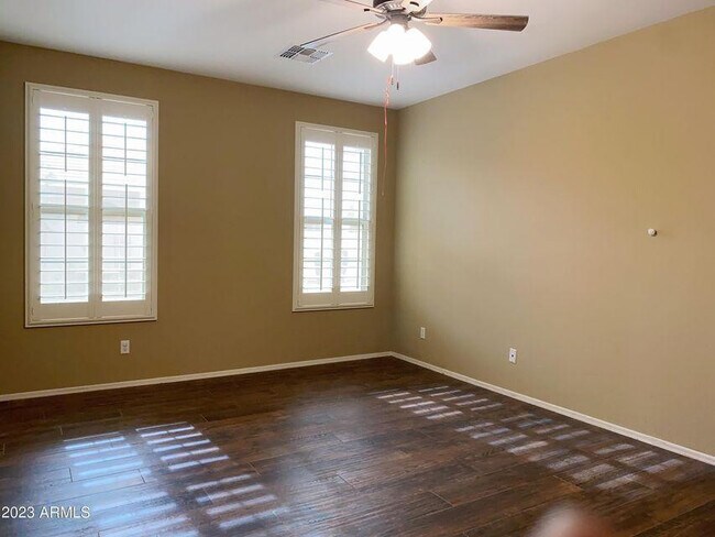 Building Photo - 2971 E Ridgewood Ln