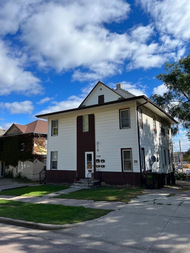 Building Photo - Upper Level 2BR/1BA in Downtown Sioux Falls
