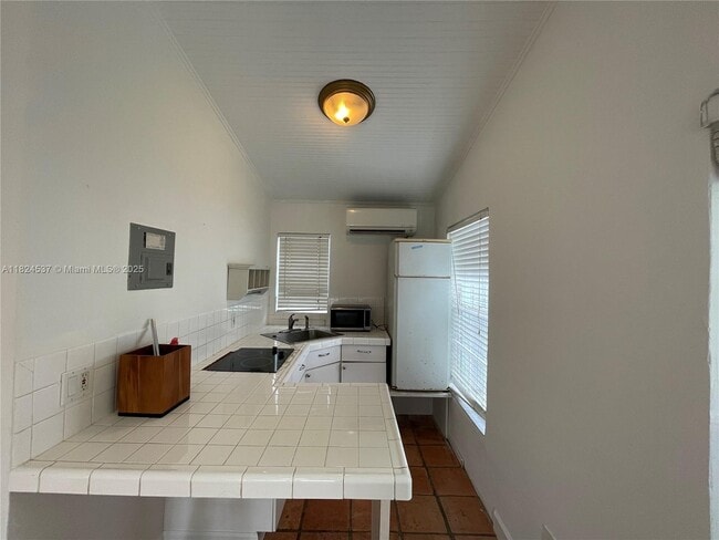 Building Photo - 2280 SW 20th St