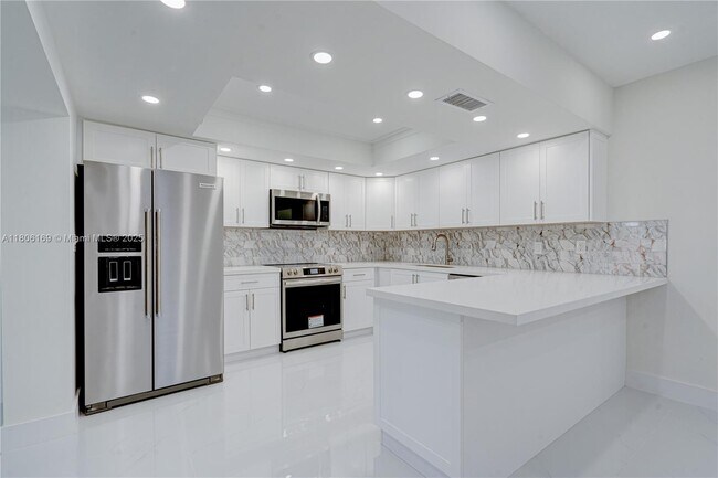 Building Photo - 10722 SW 77th Ave