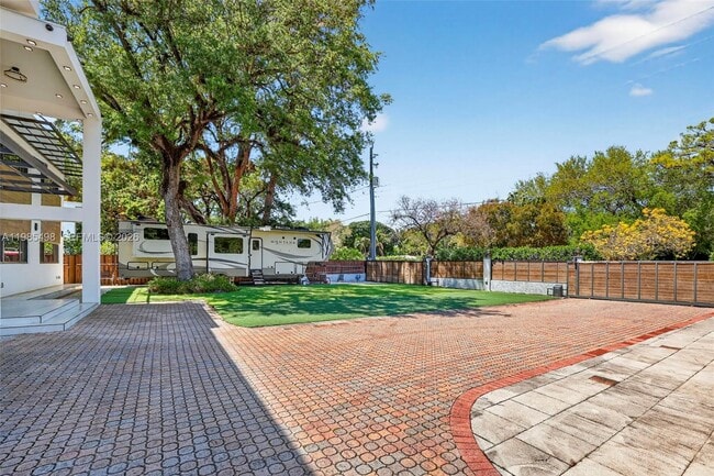 Building Photo - 3000 Riverland Rd