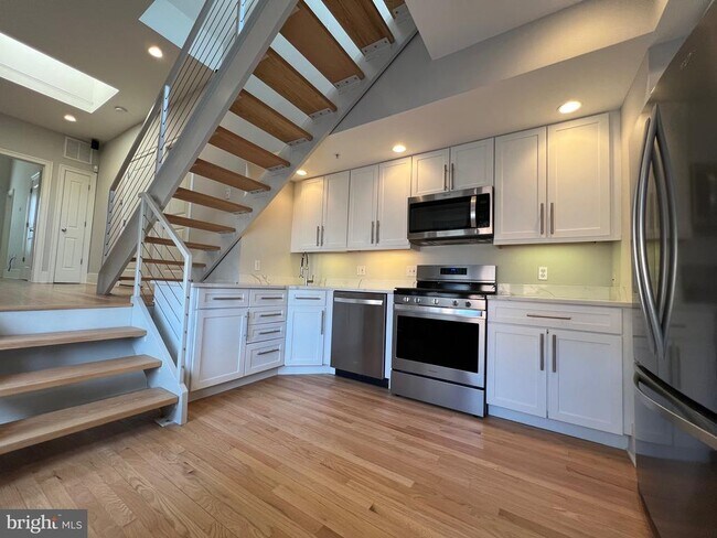 Building Photo - 1616 15th St NW