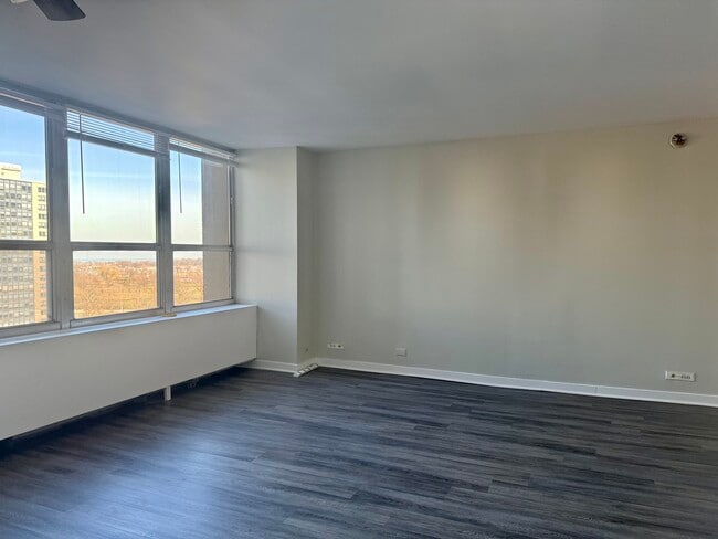 Building Photo - 655 W Irving Park Rd