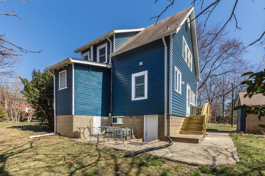 Lovely patio that can be used year-round! - 4604 4th St S