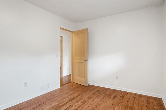 Building Photo - 1602 Westover Dr