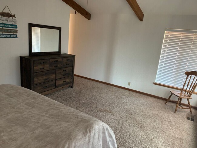 Building Photo - Lake Oroville Lake House with Spectacular Views!