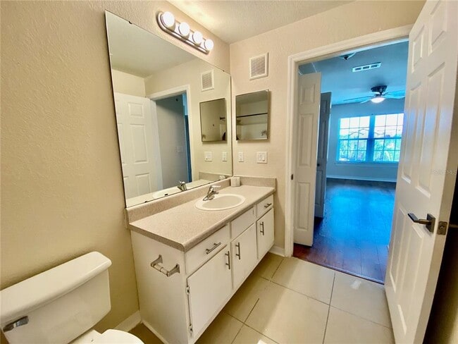 Building Photo - 5467 Vineland Rd