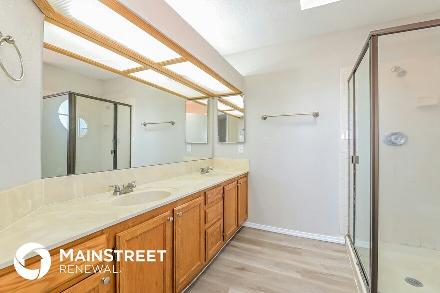 Building Photo - 9585 E Ashford Dr