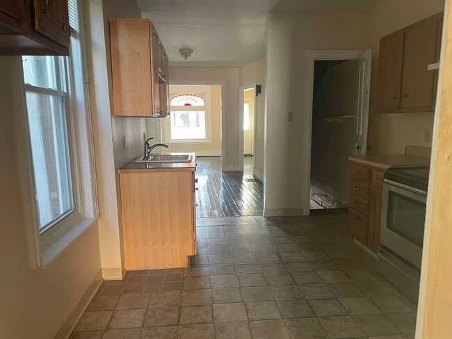 Building Photo - 609 N Ninth St