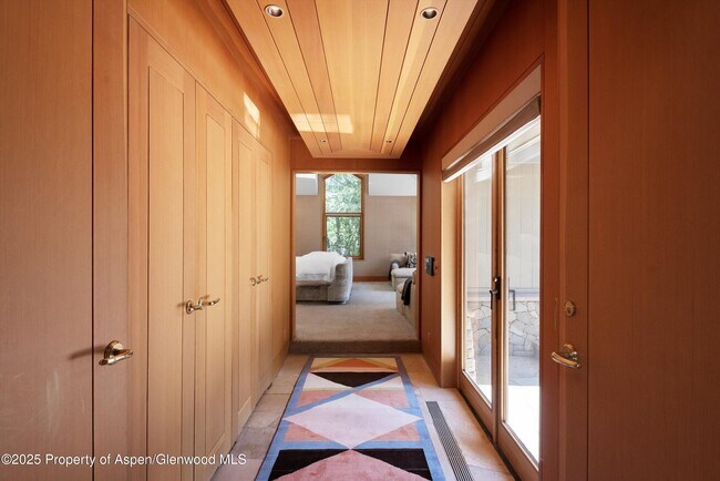 Building Photo - 800 Roaring Fork Rd