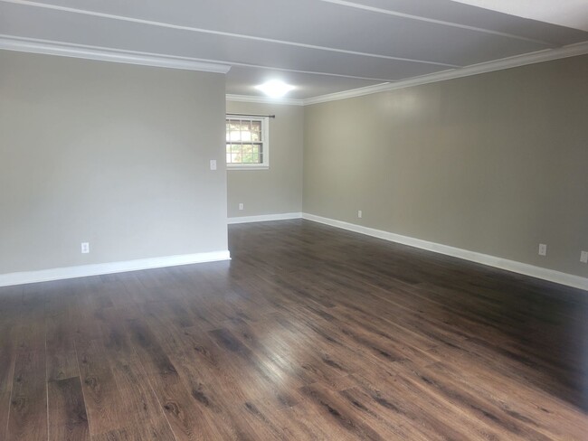 Building Photo - Two bedroom/one bath condo available immed...