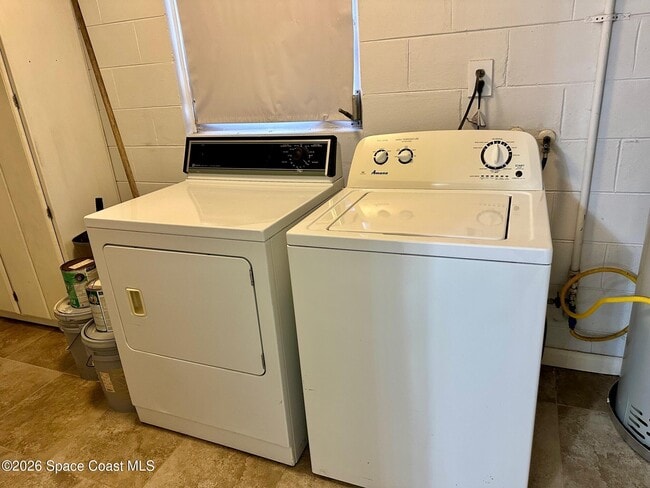 Building Photo - 680 Birchwood Ln