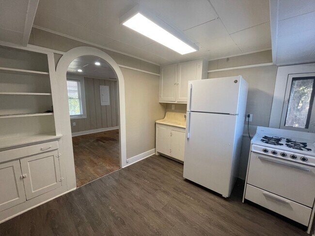 Building Photo - Simply the BEST! Adorable 1 Bedroom/1 Bath upstairs apartment home Located off Historic Camp Bowi...