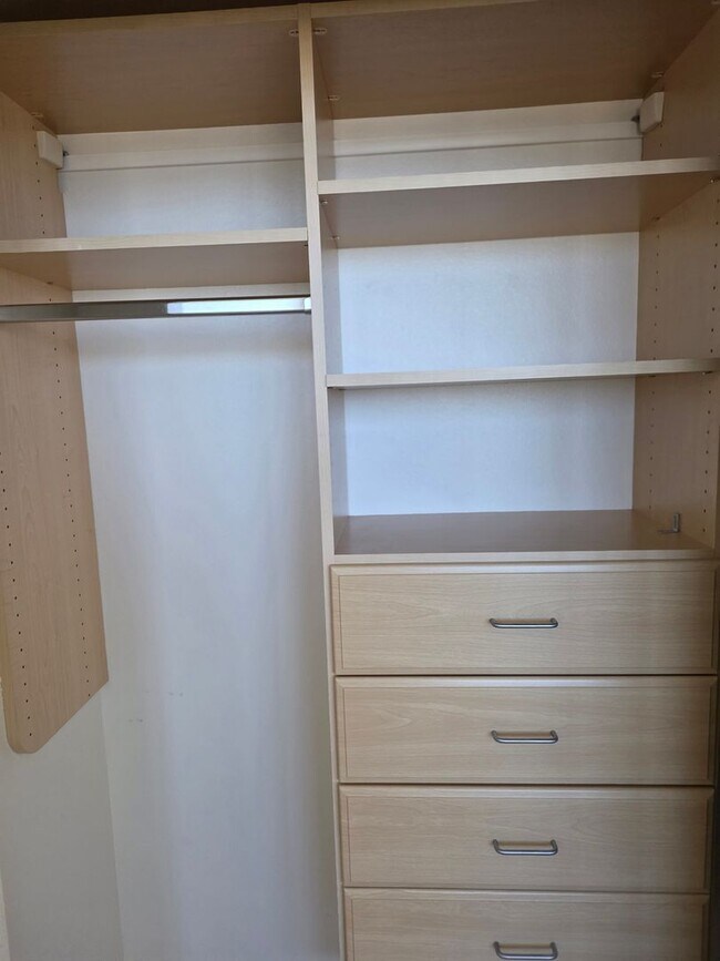 Building Photo - Immaculate Contemporary Living in Kaka‘ako- 2 bedroom, 2 bathroom, 2 covered parking stall, and I...