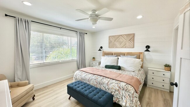 Building Photo - Beautifully Remodeled and Charming Country...