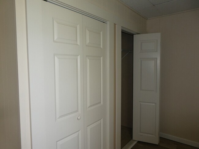 Building Photo - 14 Elm St
