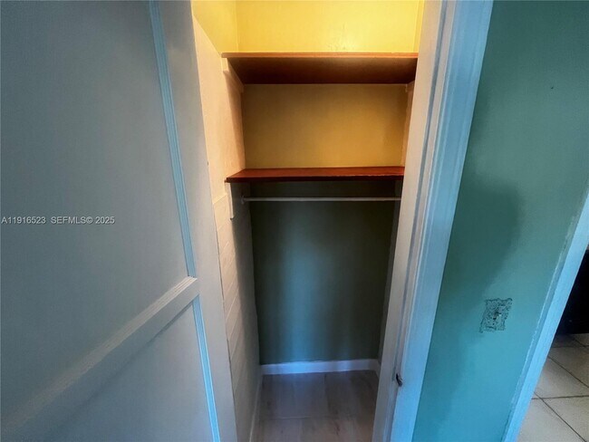 Building Photo - 11108 Peachtree Dr