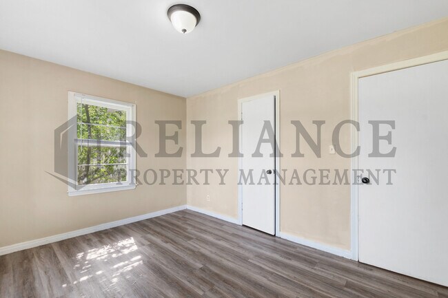 Building Photo - 1401 W 34th St S