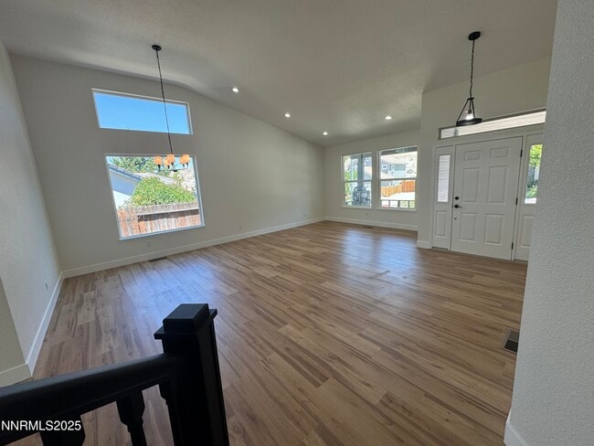 Building Photo - 1665 Southview Dr