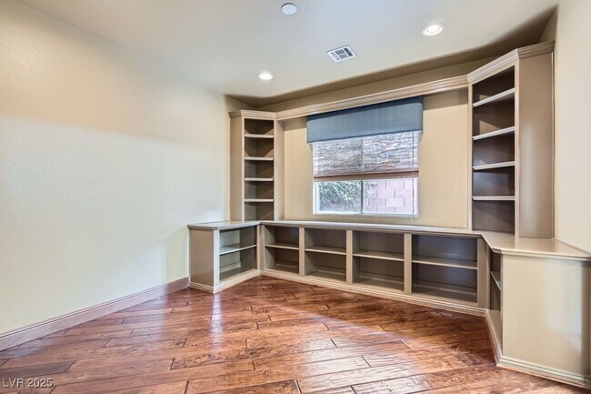 Building Photo - 136 N Ring Dove Dr