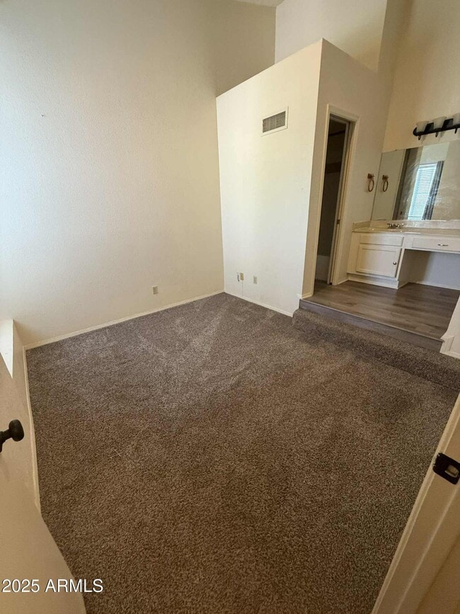 Building Photo - 510 N Alma School Rd