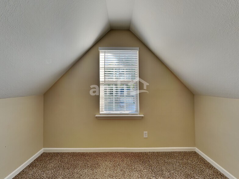 Building Photo - 129 Midwood Rd