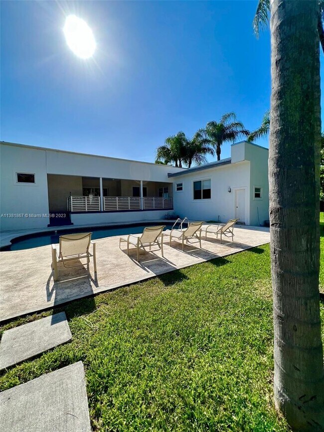 Building Photo - 7720 SW 147th Terrace