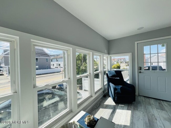 Building Photo - 1704 Boulevard