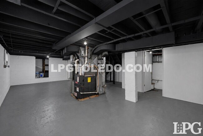 Building Photo - 4140 Caroline Ave