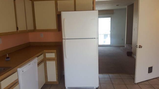 Kitchen refrigerator - 1237 Pawtucket Blvd