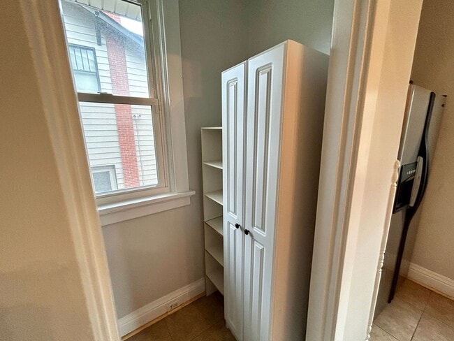 Building Photo - Norwood - Lovely, clean quiet 3bed in side by side duplex