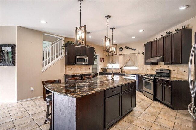 Building Photo - 2315 Little Tree Bend