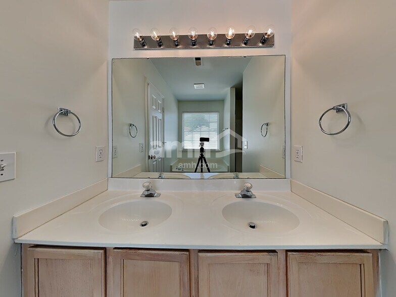 Building Photo - 3796 Windstream Way