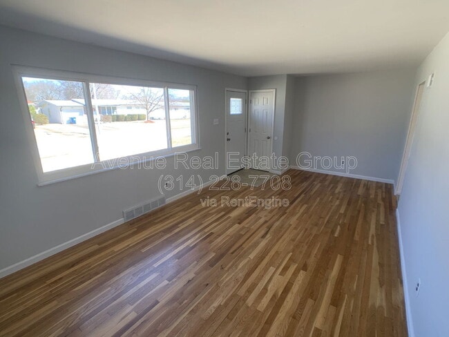 Building Photo - 858 Hazelvalley Dr