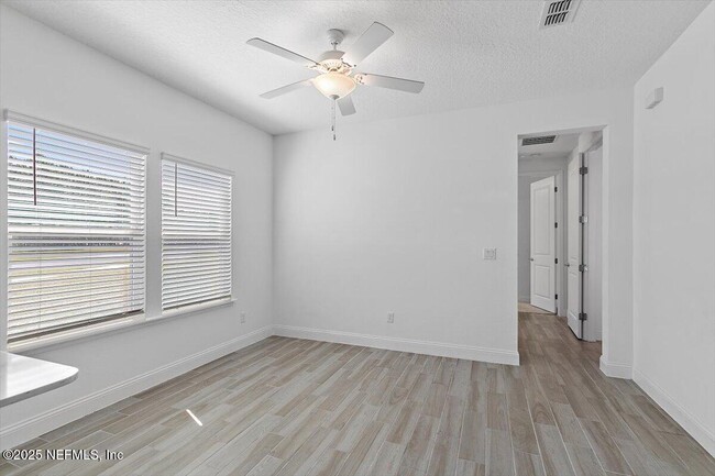 Building Photo - 21 Pine Candle Way