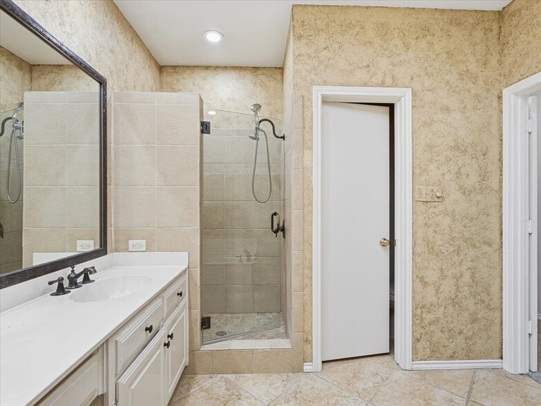 Building Photo - 2717 Sedgeway Ln