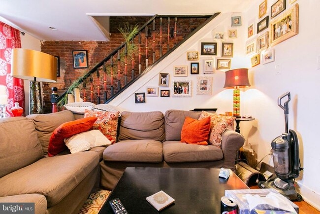 Primary Photo - 535 E Girard Ave