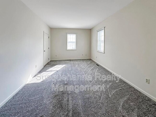 Building Photo - 339 E Derry Rd