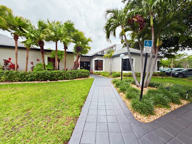 Building Photo - 1244 S Military Trail