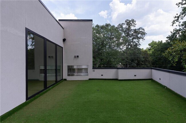 Building Photo - 3566 Cantrell Rd NE