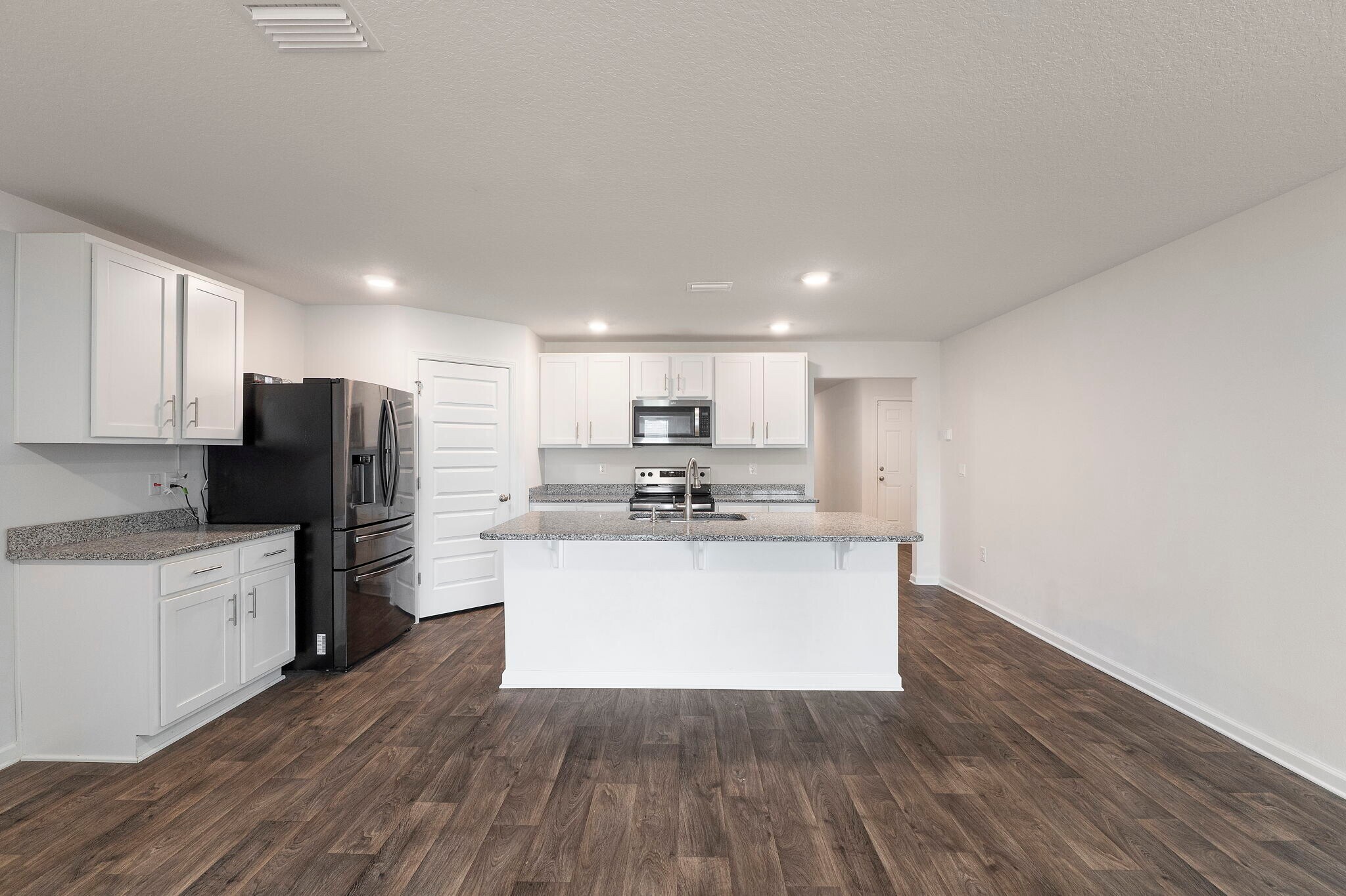 Building Photo - 7805 Lakeside Oaks Dr