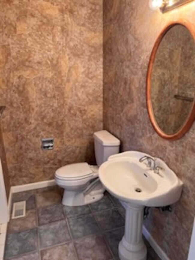 Building Photo - Lovely 2 bedroom home in Steilacoom
