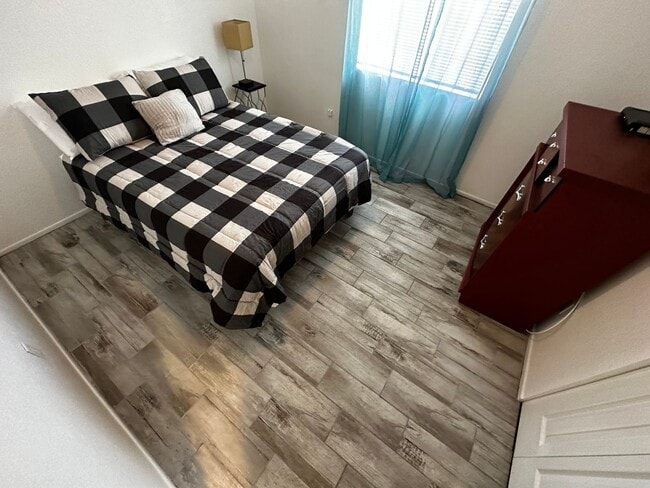Building Photo - Furnished 3 Bedroom Condo across from Golf...