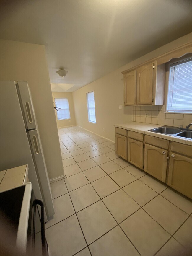 Building Photo - 2407 Moonlight Ln