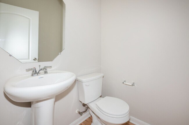 Building Photo - 1620 Bryant Dr