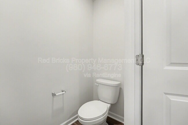 Building Photo - 7847 Whispering Strm Dr