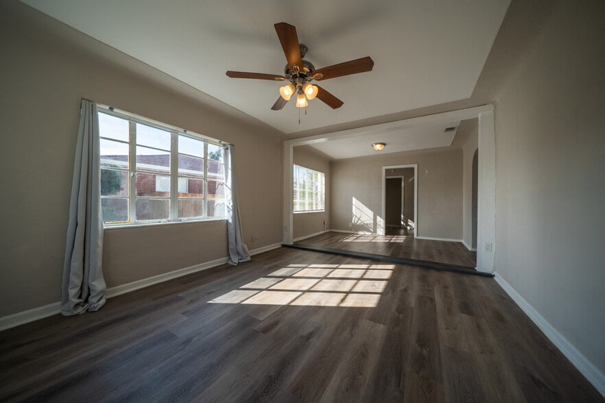 Building Photo - 925 17th St S