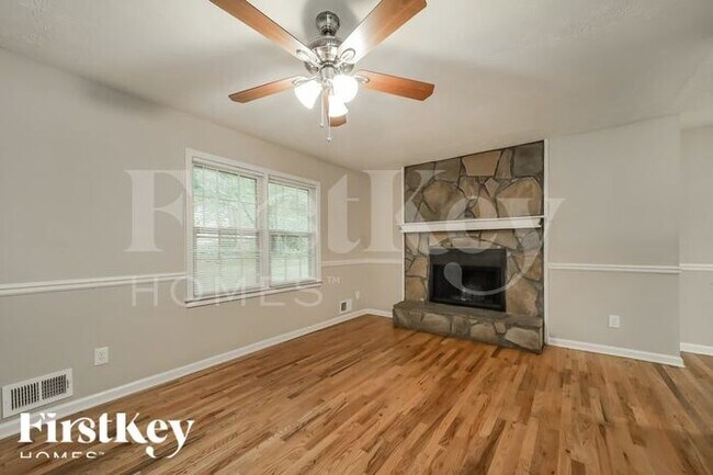 Building Photo - 367 W Paulding Blvd