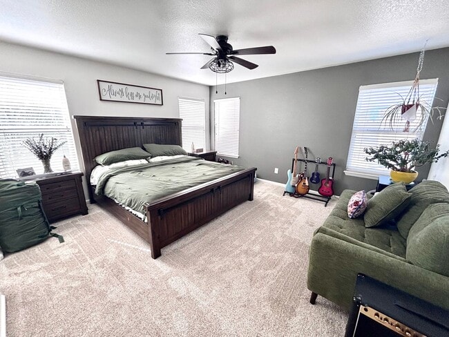 Building Photo - Spacious 3 Bed / 3 Bath Home Near Peterson Space Force Base