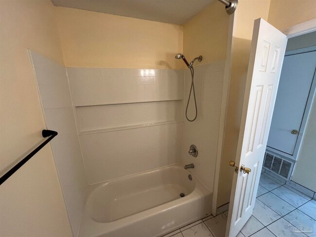 Building Photo - 3220 Redwood Ln